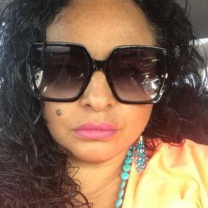 Meet your Posher, Aurora